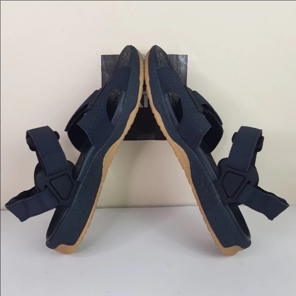 acg air deschutz black gum